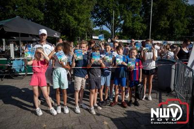 Wandelen in de schaduw: een geslaagde avond op ’t Harde - © NWVFoto.nl