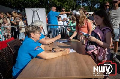 Wandelen in de schaduw: een geslaagde avond op ’t Harde - © NWVFoto.nl