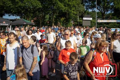 Wandelen in de schaduw: een geslaagde avond op ’t Harde - © NWVFoto.nl