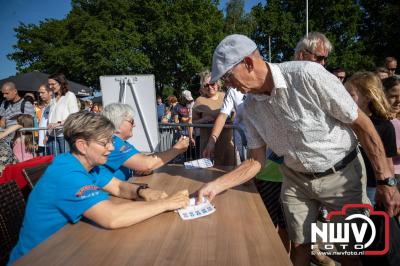 Wandelen in de schaduw: een geslaagde avond op ’t Harde - © NWVFoto.nl