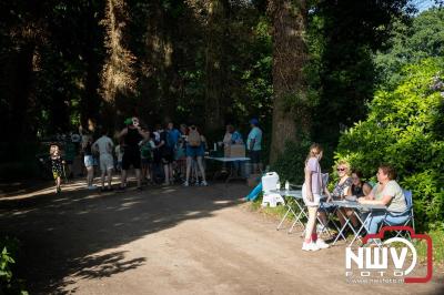 Wandelen in de schaduw: een geslaagde avond op ’t Harde - © NWVFoto.nl
