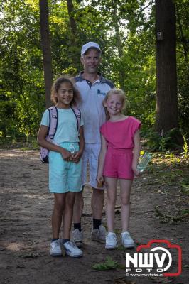 Wandelen in de schaduw: een geslaagde avond op ’t Harde - © NWVFoto.nl