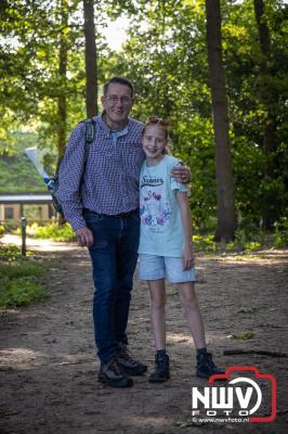 Wandelen in de schaduw: een geslaagde avond op ’t Harde - © NWVFoto.nl