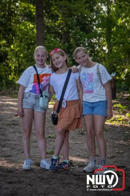 Wandelen in de schaduw: een geslaagde avond op ’t Harde - © NWVFoto.nl