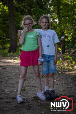 Wandelen in de schaduw: een geslaagde avond op ’t Harde - © NWVFoto.nl