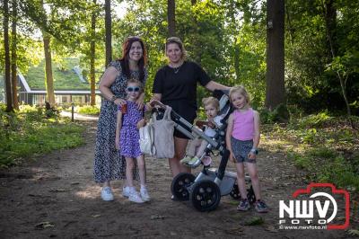 Wandelen in de schaduw: een geslaagde avond op ’t Harde - © NWVFoto.nl