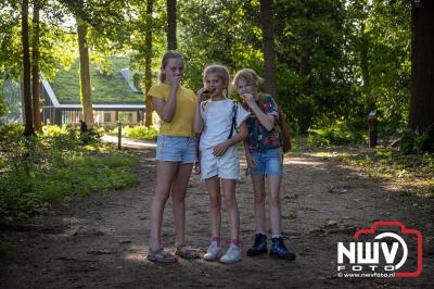 Wandelen in de schaduw: een geslaagde avond op ’t Harde - © NWVFoto.nl