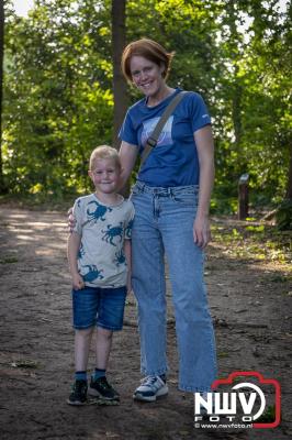 Wandelen in de schaduw: een geslaagde avond op ’t Harde - © NWVFoto.nl