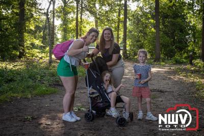 Wandelen in de schaduw: een geslaagde avond op ’t Harde - © NWVFoto.nl