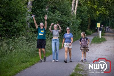 Wandelen in de schaduw: een geslaagde avond op ’t Harde - © NWVFoto.nl