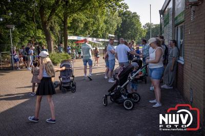 Wat een geweldige slotavond van de avondwandelvierdaagse op 't Harde. - © NWVFoto.nl