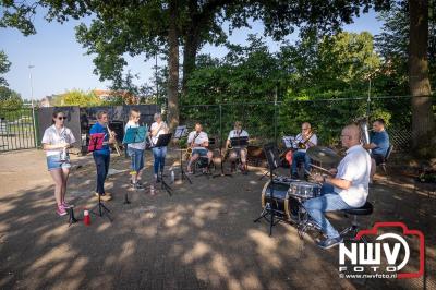 Wat een geweldige slotavond van de avondwandelvierdaagse op 't Harde. - © NWVFoto.nl