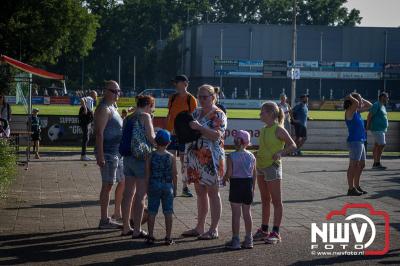 Wat een geweldige slotavond van de avondwandelvierdaagse op 't Harde. - © NWVFoto.nl