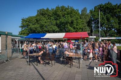 Wat een geweldige slotavond van de avondwandelvierdaagse op 't Harde. - © NWVFoto.nl