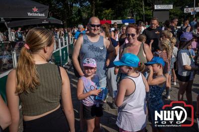 Wat een geweldige slotavond van de avondwandelvierdaagse op 't Harde. - © NWVFoto.nl