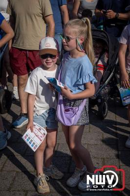 Wat een geweldige slotavond van de avondwandelvierdaagse op 't Harde. - © NWVFoto.nl