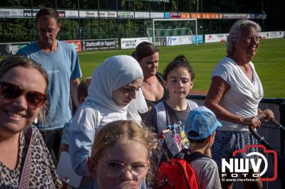 Wat een geweldige slotavond van de avondwandelvierdaagse op 't Harde. - © NWVFoto.nl
