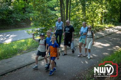 Wat een geweldige slotavond van de avondwandelvierdaagse op 't Harde. - © NWVFoto.nl