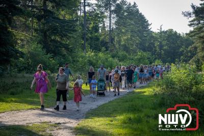 Wat een geweldige slotavond van de avondwandelvierdaagse op 't Harde. - © NWVFoto.nl