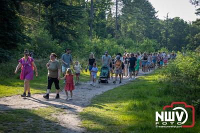 Wat een geweldige slotavond van de avondwandelvierdaagse op 't Harde. - © NWVFoto.nl