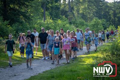 Wat een geweldige slotavond van de avondwandelvierdaagse op 't Harde. - © NWVFoto.nl