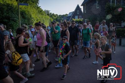 Wat een geweldige slotavond van de avondwandelvierdaagse op 't Harde. - © NWVFoto.nl
