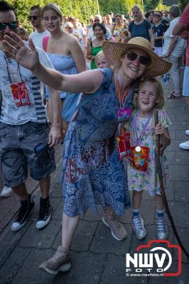 Wat een geweldige slotavond van de avondwandelvierdaagse op 't Harde. - © NWVFoto.nl