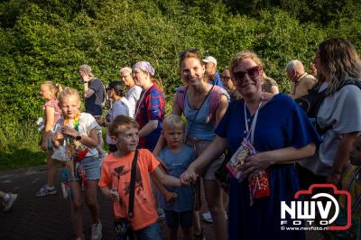 Wat een geweldige slotavond van de avondwandelvierdaagse op 't Harde. - © NWVFoto.nl
