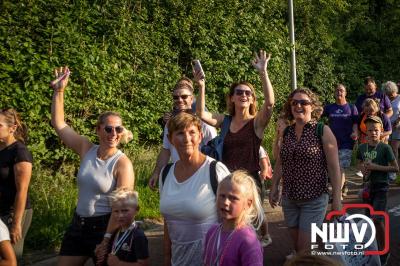 Wat een geweldige slotavond van de avondwandelvierdaagse op 't Harde. - © NWVFoto.nl