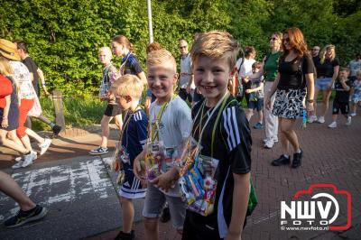 Wat een geweldige slotavond van de avondwandelvierdaagse op 't Harde. - © NWVFoto.nl