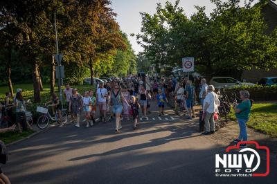 Wat een geweldige slotavond van de avondwandelvierdaagse op 't Harde. - © NWVFoto.nl