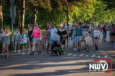 Wat een geweldige slotavond van de avondwandelvierdaagse op 't Harde. - © NWVFoto.nl