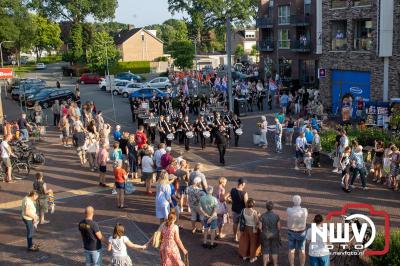 Wat een geweldige slotavond van de avondwandelvierdaagse op 't Harde. - © NWVFoto.nl