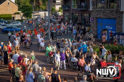 Wat een geweldige slotavond van de avondwandelvierdaagse op 't Harde. - © NWVFoto.nl
