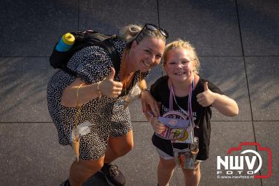 Wat een geweldige slotavond van de avondwandelvierdaagse op 't Harde. - © NWVFoto.nl
