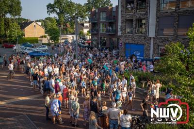 Wat een geweldige slotavond van de avondwandelvierdaagse op 't Harde. - © NWVFoto.nl