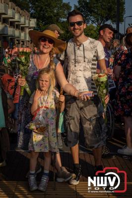 Wat een geweldige slotavond van de avondwandelvierdaagse op 't Harde. - © NWVFoto.nl