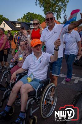 Wat een geweldige slotavond van de avondwandelvierdaagse op 't Harde. - © NWVFoto.nl