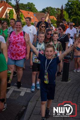 Wat een geweldige slotavond van de avondwandelvierdaagse op 't Harde. - © NWVFoto.nl