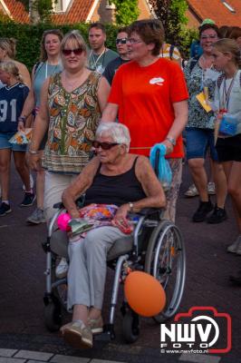 Wat een geweldige slotavond van de avondwandelvierdaagse op 't Harde. - © NWVFoto.nl