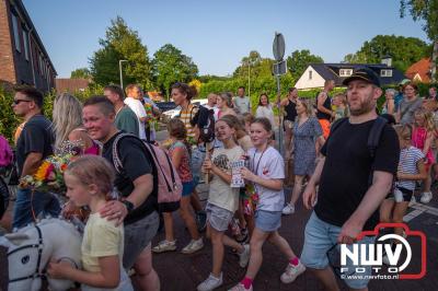 Wat een geweldige slotavond van de avondwandelvierdaagse op 't Harde. - © NWVFoto.nl
