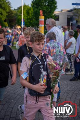 Wat een geweldige slotavond van de avondwandelvierdaagse op 't Harde. - © NWVFoto.nl