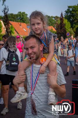 Wat een geweldige slotavond van de avondwandelvierdaagse op 't Harde. - © NWVFoto.nl