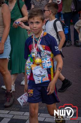 Wat een geweldige slotavond van de avondwandelvierdaagse op 't Harde. - © NWVFoto.nl