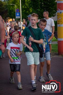 Wat een geweldige slotavond van de avondwandelvierdaagse op 't Harde. - © NWVFoto.nl