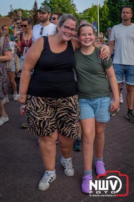 Wat een geweldige slotavond van de avondwandelvierdaagse op 't Harde. - © NWVFoto.nl