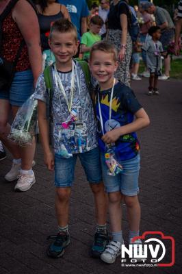 Wat een geweldige slotavond van de avondwandelvierdaagse op 't Harde. - © NWVFoto.nl