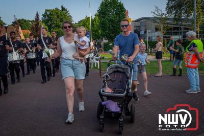 Wat een geweldige slotavond van de avondwandelvierdaagse op 't Harde. - © NWVFoto.nl