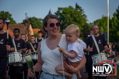 Wat een geweldige slotavond van de avondwandelvierdaagse op 't Harde. - © NWVFoto.nl