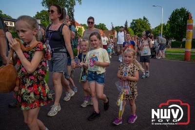 Wat een geweldige slotavond van de avondwandelvierdaagse op 't Harde. - © NWVFoto.nl